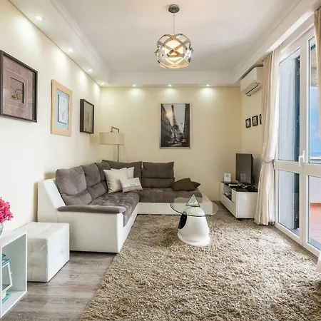 America By Madeira شقة